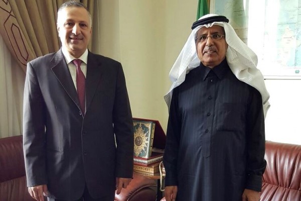 الدكتور “محمد التويجري” الأمين العام المساعد لجامعة الدول العربية يستقبل في مكتبه صباح اليوم السفير “عماد طارق الجنابي” رئيس المجلس العربي الأفريقي للتكامل والتنمية بمقر جامعة الدول العربية .